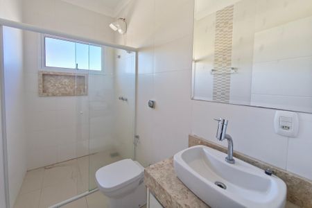 Casa de condomínio para alugar com 600m², 4 quartos e 5 vagas Casa de condomínio para alugar com 600m², 4 quartos e 5 vagasBanheiro Suíte