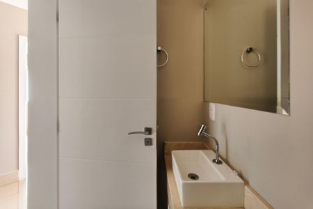 Casa de condomínio para alugar com 600m², 4 quartos e 5 vagas Casa de condomínio para alugar com 600m², 4 quartos e 5 vagasBanheiro Social