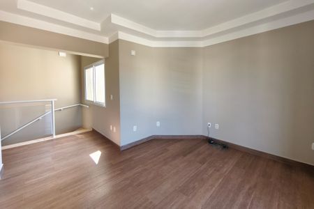 Casa de condomínio para alugar com 600m², 4 quartos e 5 vagas Casa de condomínio para alugar com 600m², 4 quartos e 5 vagasSala de TV