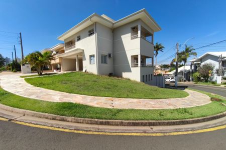 Casa de condomínio para alugar com 600m², 4 quartos e 5 vagas Casa de condomínio para alugar com 600m², 4 quartos e 5 vagasFachada