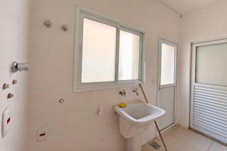 Casa de condomínio para alugar com 600m², 4 quartos e 5 vagas Casa de condomínio para alugar com 600m², 4 quartos e 5 vagasÁrea de Serviço