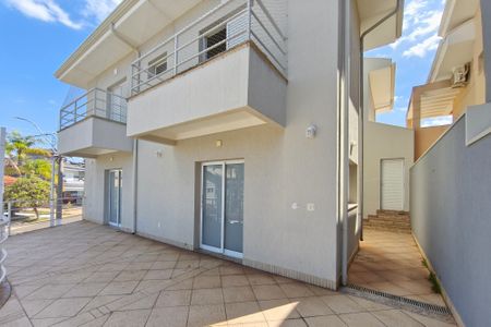 Casa de condomínio para alugar com 600m², 4 quartos e 5 vagas Casa de condomínio para alugar com 600m², 4 quartos e 5 vagasQuintal