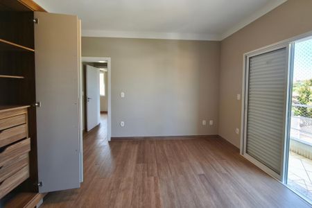 Casa de condomínio para alugar com 600m², 4 quartos e 5 vagas Casa de condomínio para alugar com 600m², 4 quartos e 5 vagasSuíte