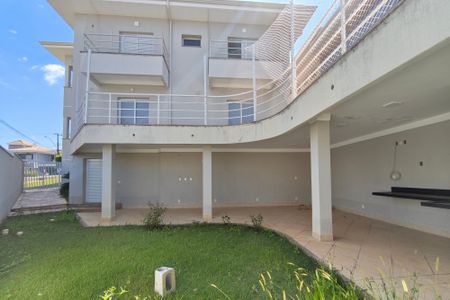Casa de condomínio para alugar com 600m², 4 quartos e 5 vagas Casa de condomínio para alugar com 600m², 4 quartos e 5 vagasQuintal - Fundos