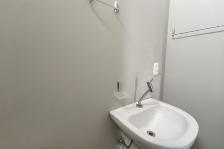 Casa de condomínio para alugar com 600m², 4 quartos e 5 vagas Casa de condomínio para alugar com 600m², 4 quartos e 5 vagasBanheiro de Serviço