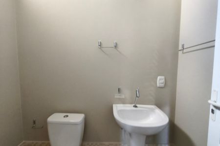 Casa de condomínio para alugar com 600m², 4 quartos e 5 vagas Casa de condomínio para alugar com 600m², 4 quartos e 5 vagasBanheiro de Serviço