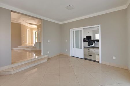 Casa de condomínio para alugar com 600m², 4 quartos e 5 vagas Casa de condomínio para alugar com 600m², 4 quartos e 5 vagasSala de Jantar