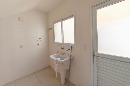 Casa de condomínio para alugar com 600m², 4 quartos e 5 vagas Casa de condomínio para alugar com 600m², 4 quartos e 5 vagasÁrea de Serviço
