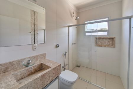 Casa de condomínio para alugar com 600m², 4 quartos e 5 vagas Casa de condomínio para alugar com 600m², 4 quartos e 5 vagasBanheiro Suíte 2