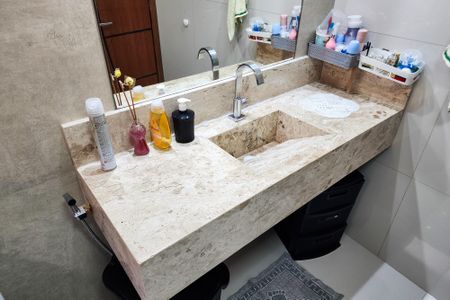 Apartamento à venda com 80m², 2 quartos e 1 vagaBanheiro 