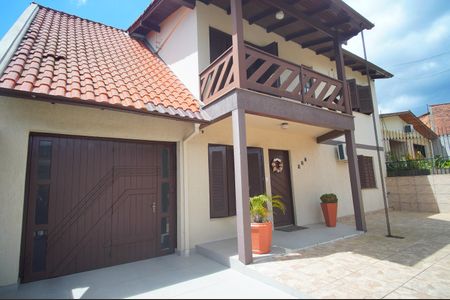 Casa à venda com 219m², 5 quartos e 2 vagasEntrada