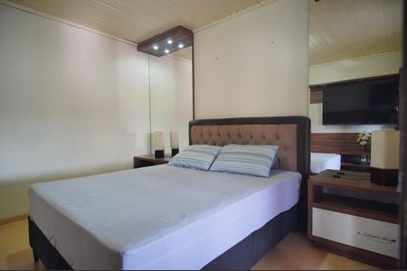 Casa à venda com 219m², 5 quartos e 2 vagassuite