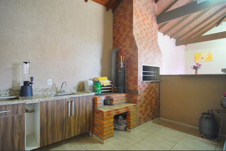 Casa à venda com 219m², 5 quartos e 2 vagasEspaço Gourmet