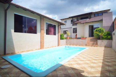 Casa à venda com 219m², 5 quartos e 2 vagasPiscina