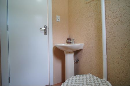 Casa à venda com 219m², 5 quartos e 2 vagasBanheiro 1