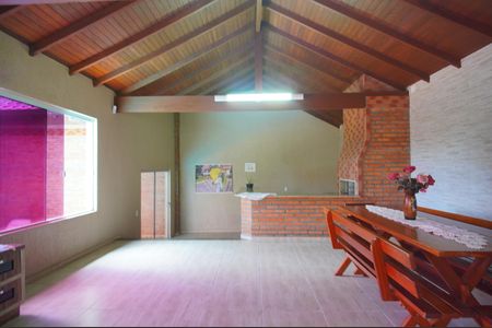 Casa à venda com 219m², 5 quartos e 2 vagasEspaço Gourmet