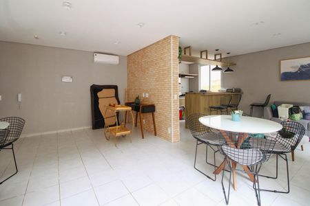 Apartamento para alugar com 44m², 2 quartos e 1 vaga Apartamento para alugar com 44m², 2 quartos e 1 vagaÁrea comum - Salão de festas