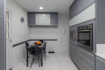 Casa à venda com 234m², 4 quartos e 1 vagaCozinha
