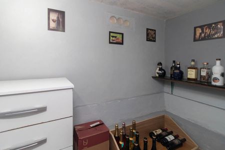 Casa à venda com 234m², 4 quartos e 1 vagaAdega