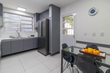 Casa à venda com 234m², 4 quartos e 1 vagaCozinha