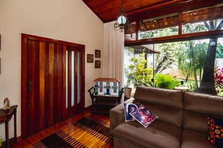 Casa à venda com 3 quartos, 283m² em Garças, Belo Horizonte