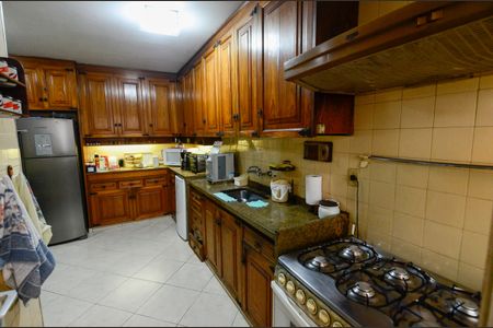 Apartamento à venda com 140m², 3 quartos e 2 vagasCozinha