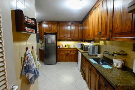 Apartamento à venda com 140m², 3 quartos e 2 vagasCozinha