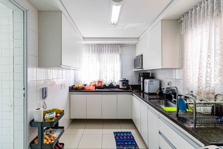 Apartamento à venda com 107m², 2 quartos e 2 vagasCozinha