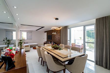 Apartamento à venda com 107m², 2 quartos e 2 vagasSala