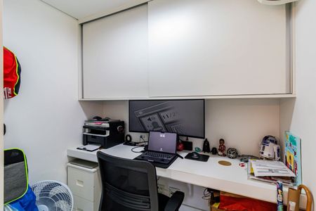 Apartamento à venda com 107m², 2 quartos e 2 vagasEscritório