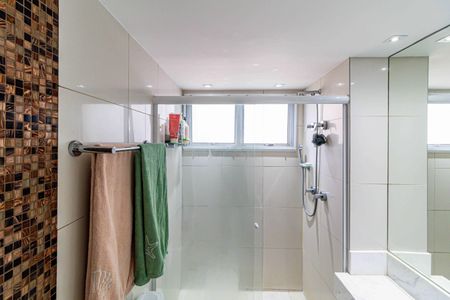 Apartamento à venda com 107m², 2 quartos e 2 vagasSuite - Banheiro