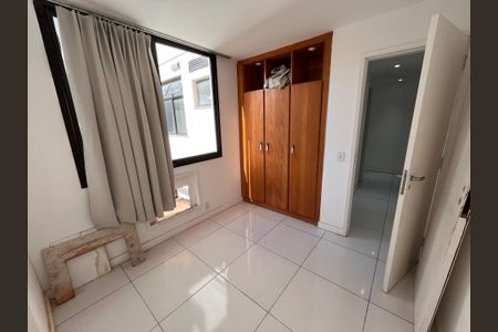 Apartamento à venda com 160m², 4 quartos e 2 vagasQuarto 2