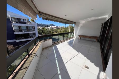Apartamento à venda com 160m², 4 quartos e 2 vagasVaranda