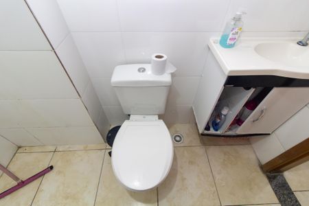 Casa de condomínio à venda com 51m², 2 quartos e sem vaga Casa de condomínio à venda com 51m², 2 quartos e sem vagaBanheiro