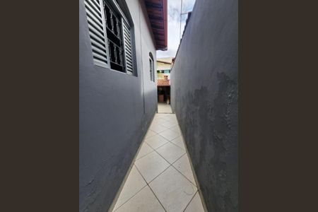 Casa à venda com 225m², 2 quartos e 2 vagasÁrea externa