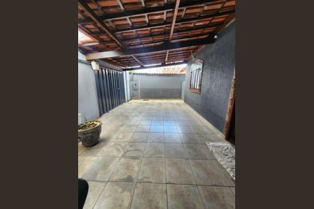 Casa à venda com 225m², 2 quartos e 2 vagasÁrea externa