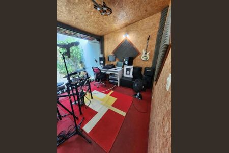 Casa à venda com 225m², 2 quartos e 2 vagasÁrea externa