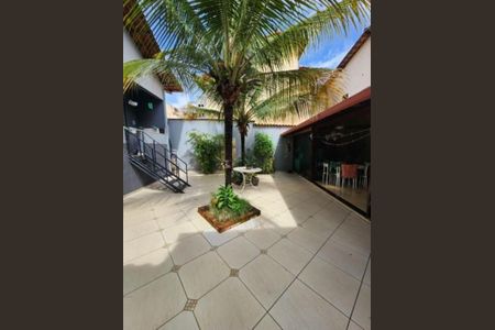 Casa à venda com 225m², 2 quartos e 2 vagasÁrea externa