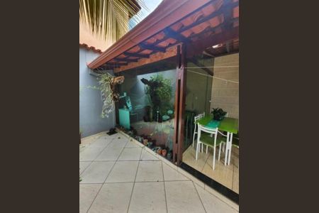 Casa à venda com 225m², 2 quartos e 2 vagasÁrea externa