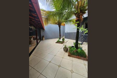 Casa à venda com 225m², 2 quartos e 2 vagasÁrea externa