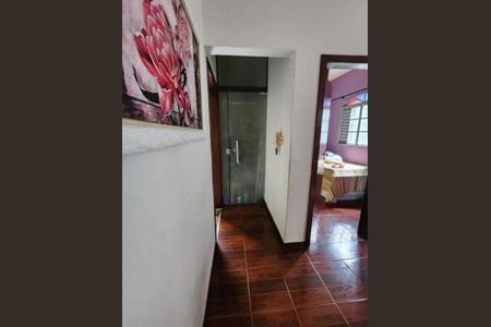 Corredor de casa à venda com 2 quartos, 225m² em Arvoredo, Contagem