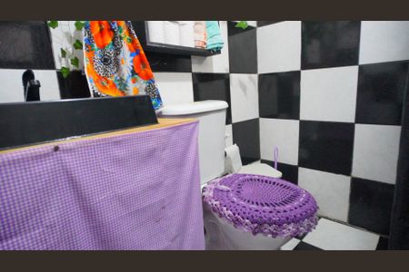 Casa à venda com 100m², 3 quartos e 2 vagasBanheiro 