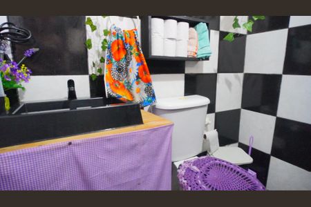 Casa à venda com 100m², 3 quartos e 2 vagasBanheiro 