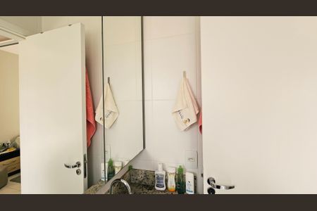 Apartamento à venda com 55m², 2 quartos e 2 vagas Apartamento à venda com 55m², 2 quartos e 2 vagasBanheiro da Suíte