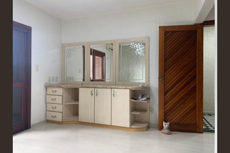 Casa à venda com 350m², 5 quartos e 8 vagassuite