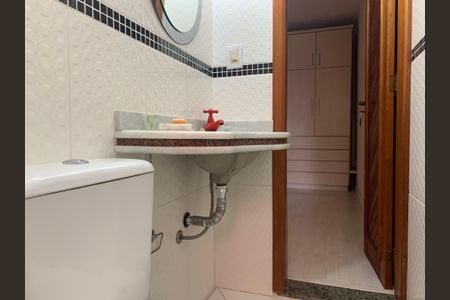 Casa à venda com 350m², 5 quartos e 8 vagasBanheiro da Suíte 2