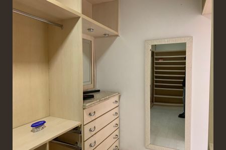 Casa à venda com 350m², 5 quartos e 8 vagasCloset da suíte