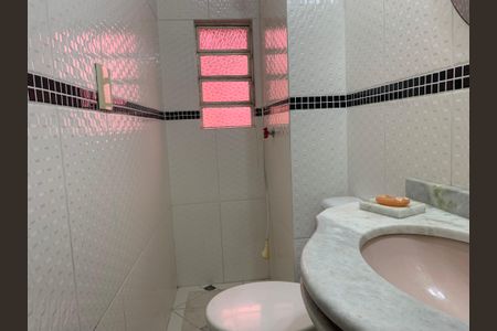 Casa à venda com 350m², 5 quartos e 8 vagasBanheiro da Suíte 2