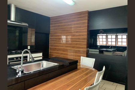 Casa à venda com 350m², 5 quartos e 8 vagasCozinha