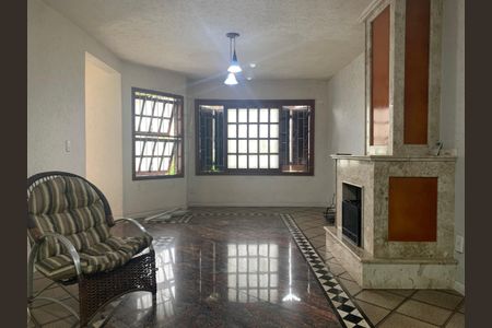 Casa à venda com 350m², 5 quartos e 8 vagasSala